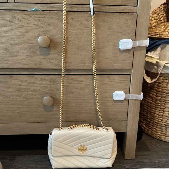 Tory Burch Kira Chevron small leather Crossbody - Picture 2 of 8